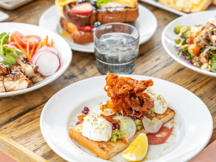 Willow's Edge Cafe slider image