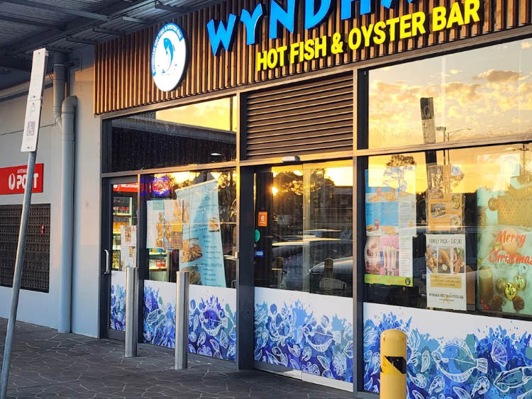 Wyndham Hot Fish & Oyster Bar slider image