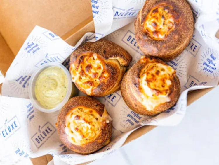 Deluxe Gourmet Pizza - Cronulla slider image