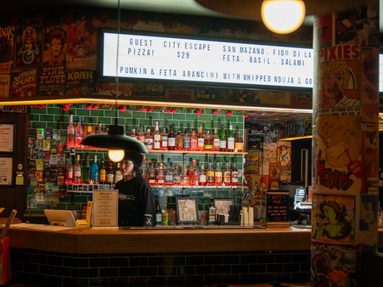 Ollie's Pizza Parlour slider image