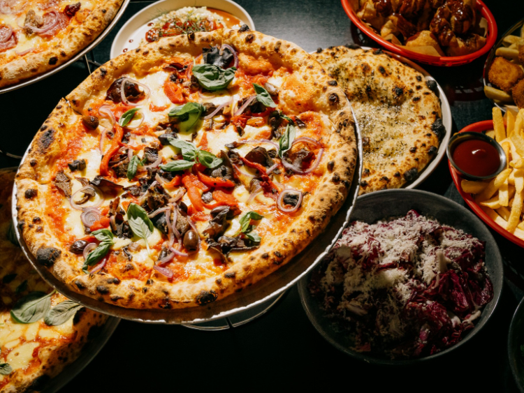 Ollie's Pizza Parlour slider image