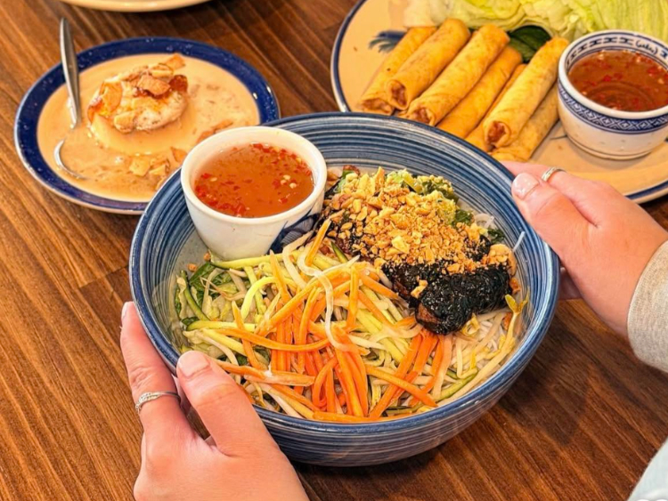 Co Thu Quan - Richmond slider image
