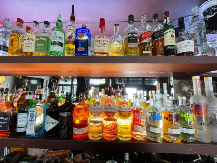 Spread Eagle - Karaoke Bar slider image