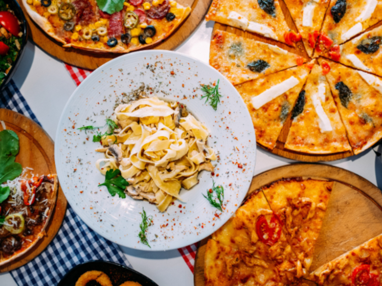 Bastoni Pizzeria & Pasta Bar slider image