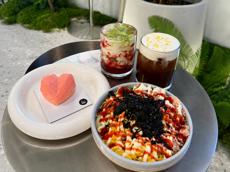 Beanoholic Cafe slider image