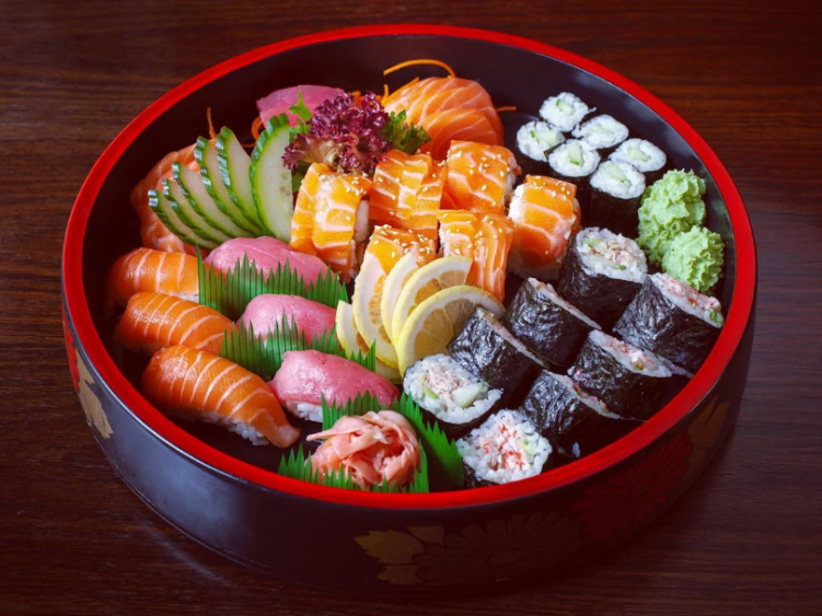 Momoyama Sushi slider image