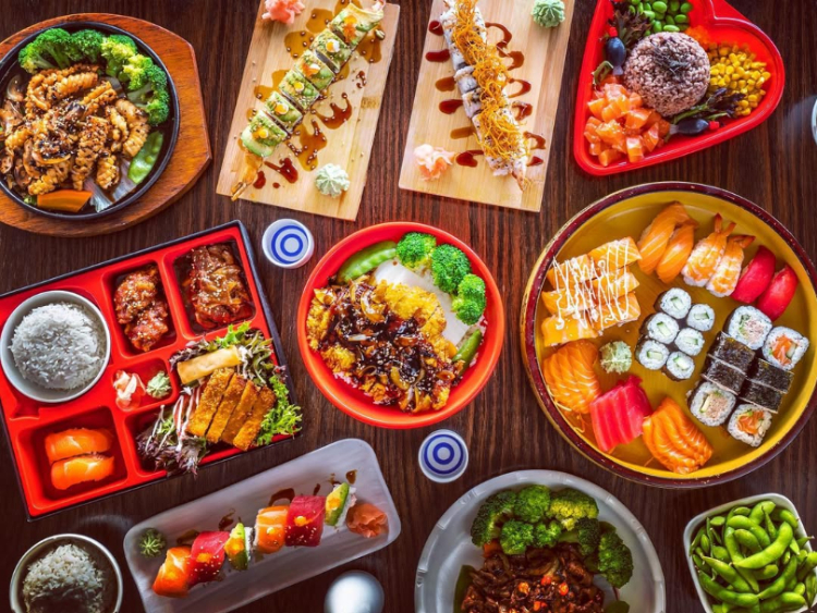 Momoyama Sushi slider image