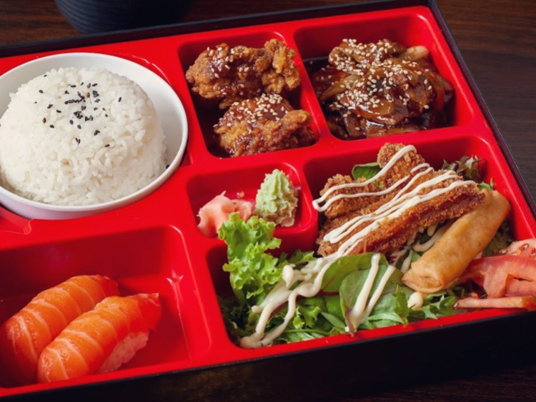 Momoyama Sushi slider image