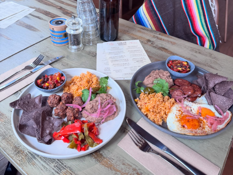 Salud Restaurant slider image