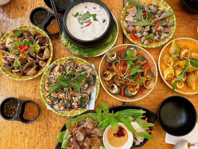 Doi Xanh Quan slider image