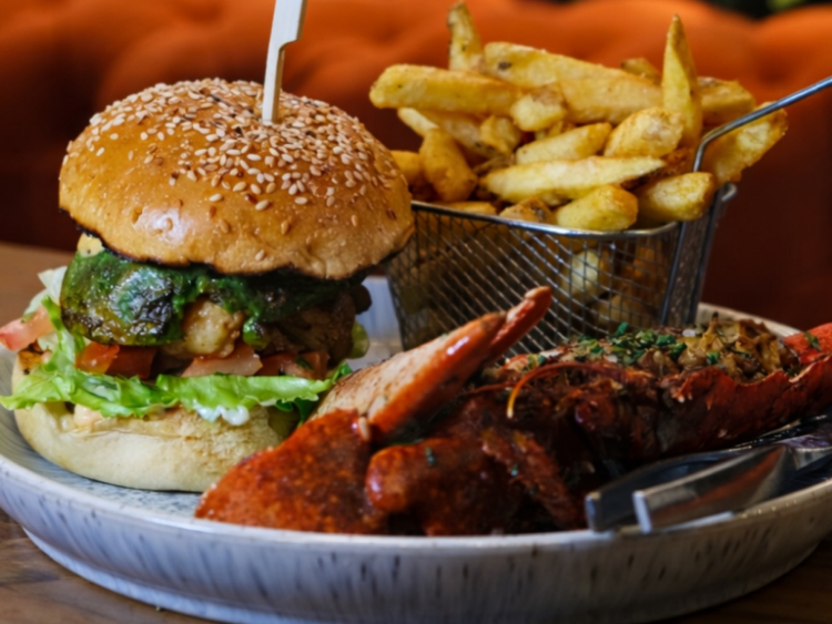 Moon Resto Lounge slider image