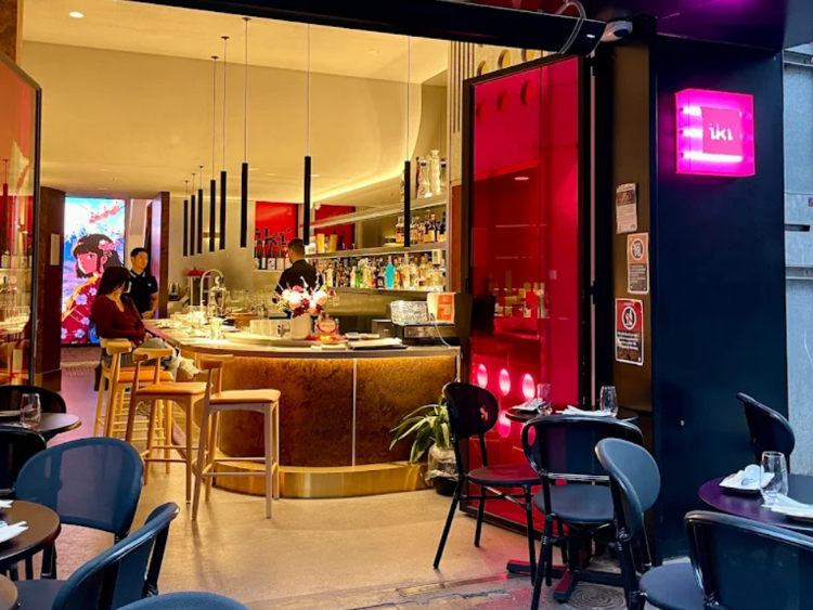 IKI Dining slider image