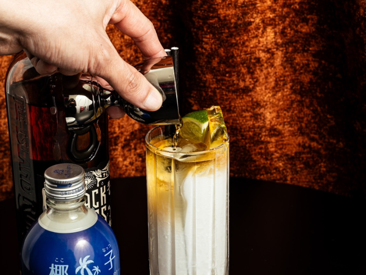 IKI Dining slider image