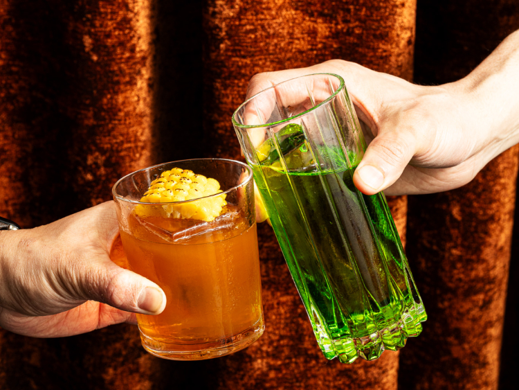 IKI Dining slider image