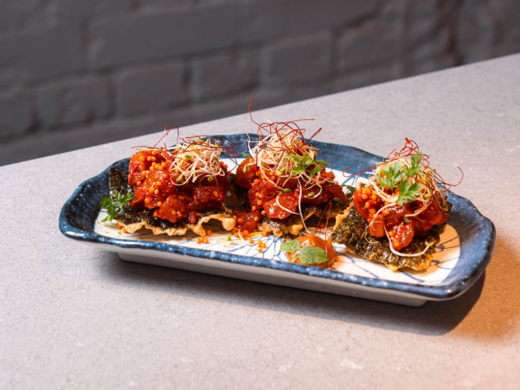 IKI Dining slider image