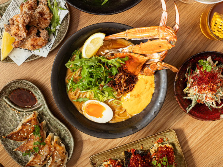 IKI Dining slider image