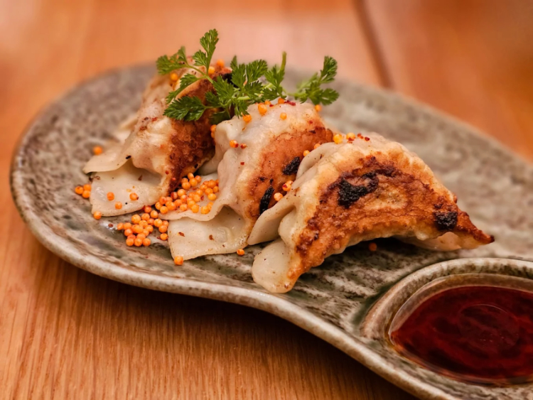 IKI Dining slider image