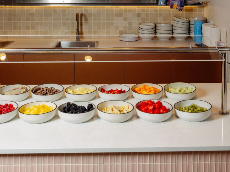 Yo World slider image