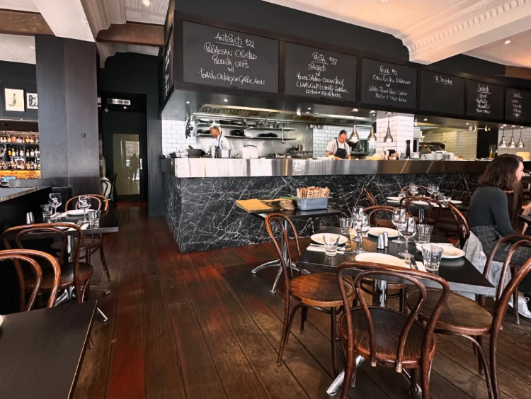 Belluci's - Manuka slider image