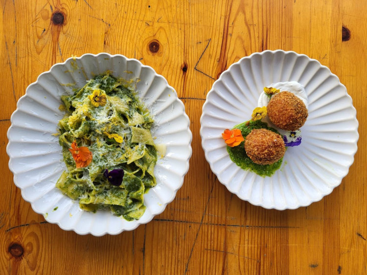 Farina Pizzeria Napoletana slider image