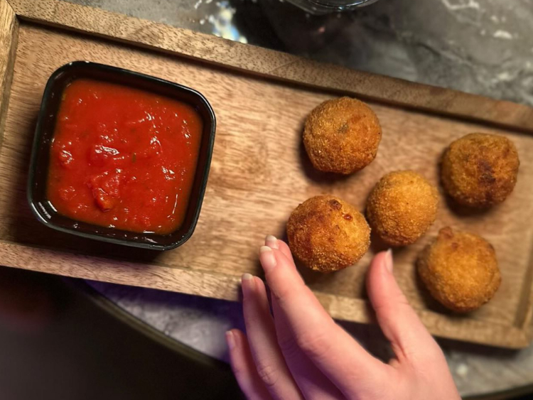 The 1 Bar slider image