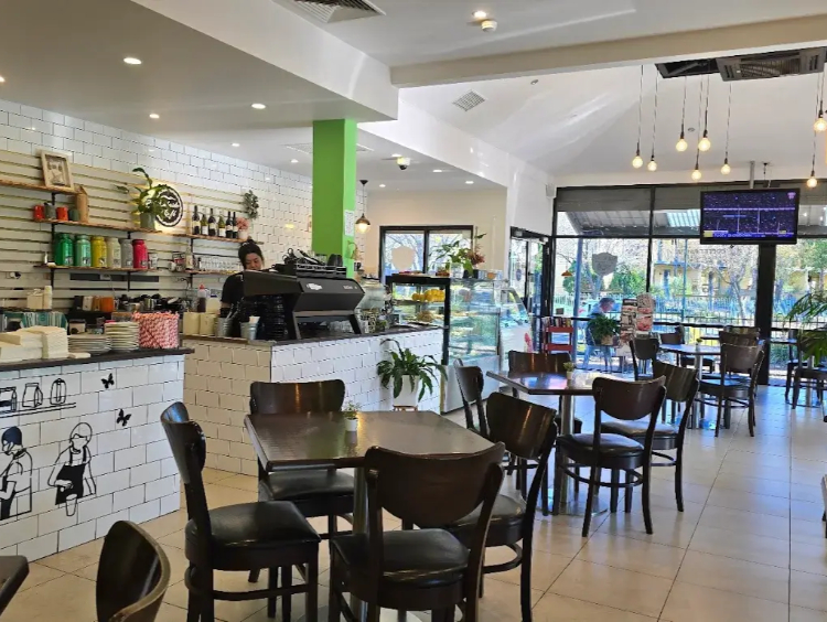 Lakeside Cafe slider image
