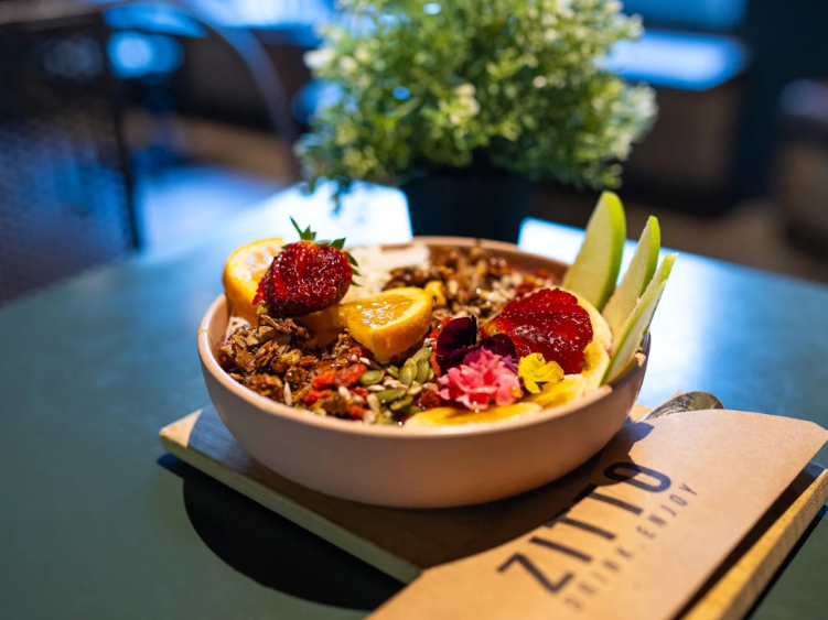 Zitto - Elizabeth  slider image