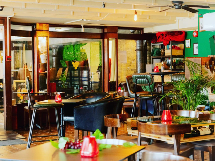 Traders Wine Bar slider image