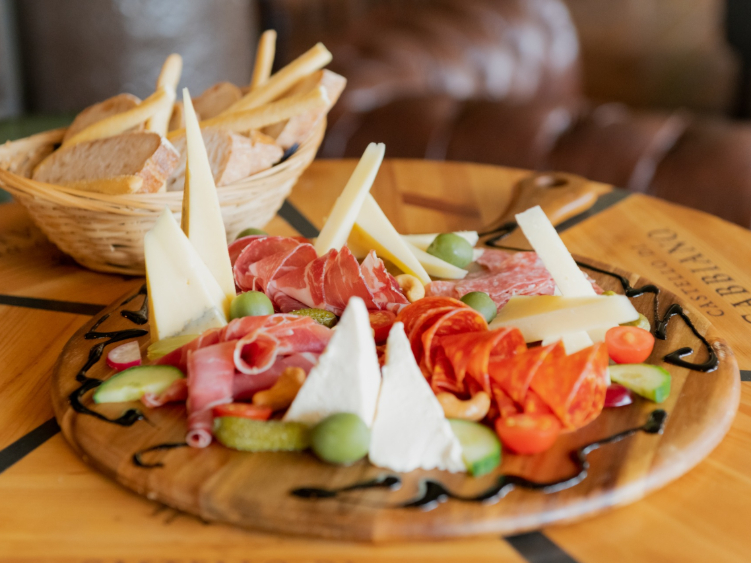 Traders Wine Bar slider image