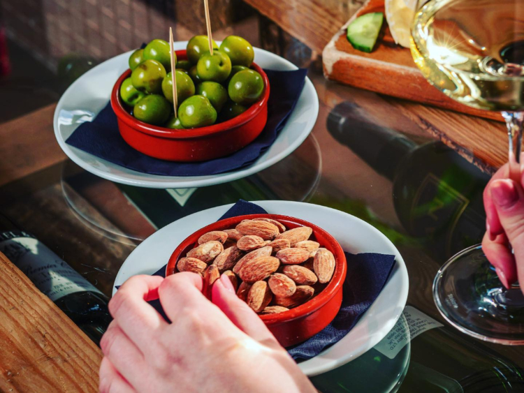 Traders Wine Bar slider image