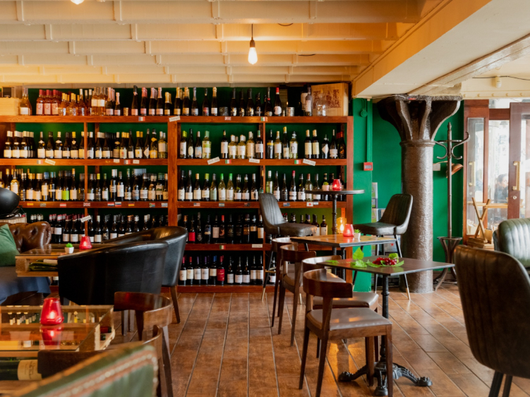 Traders Wine Bar slider image