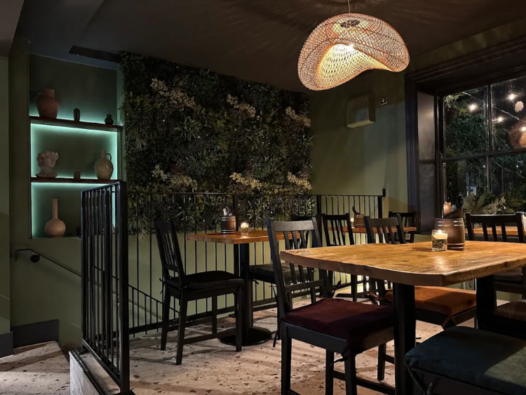 Mythos - Chapel Allerton slider image