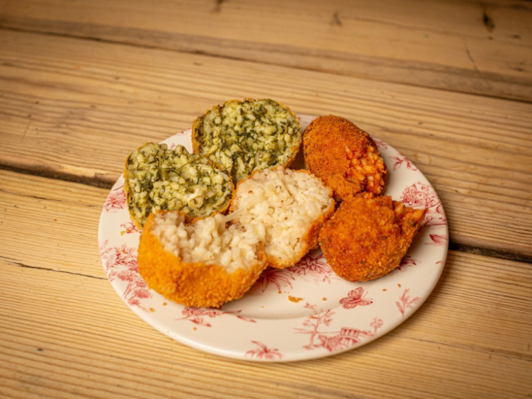 Arancina Pizzeria slider image