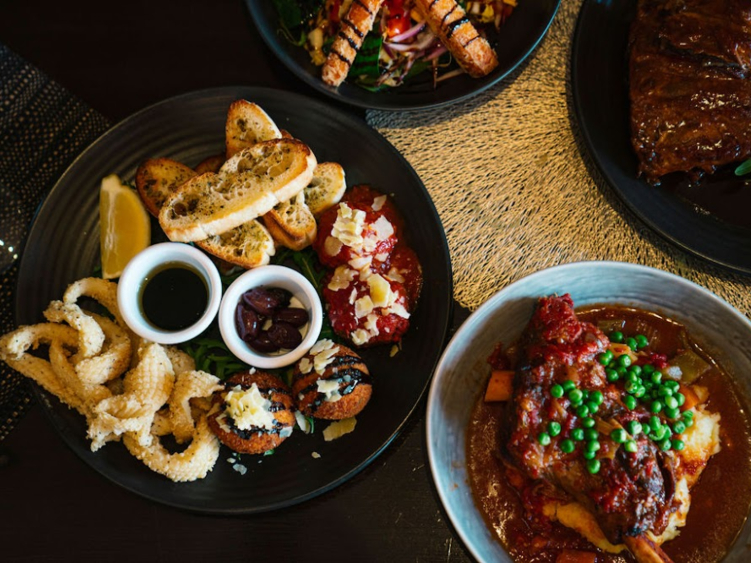 Customs House Hotel - Williamstown slider image