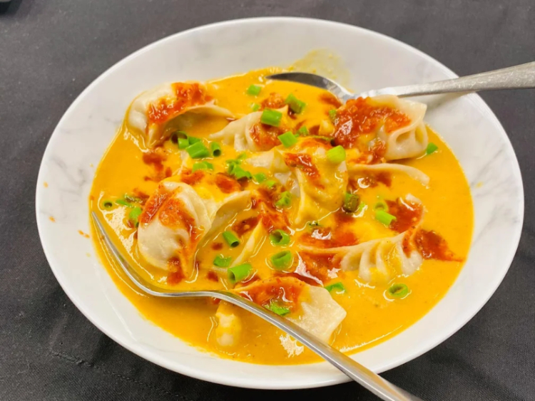 Momo Hungers slider image