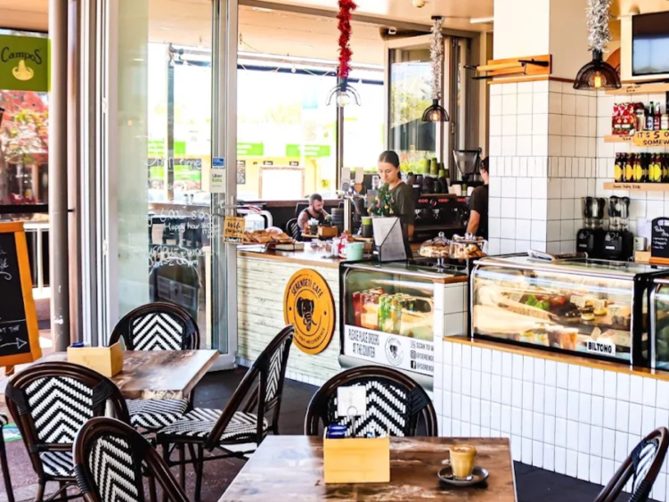 Serengeti Cafe slider image