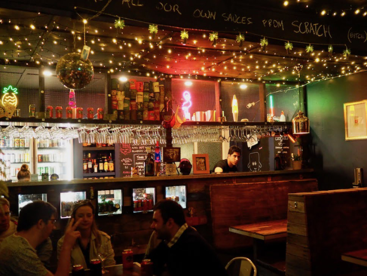 Wings and Tins - Darlinghurst slider image