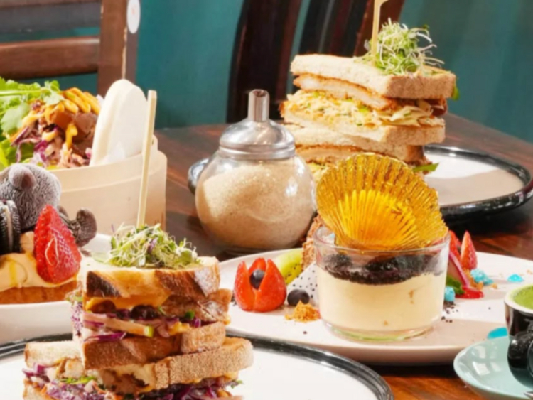 Santucci's & Delicious At Corner slider image