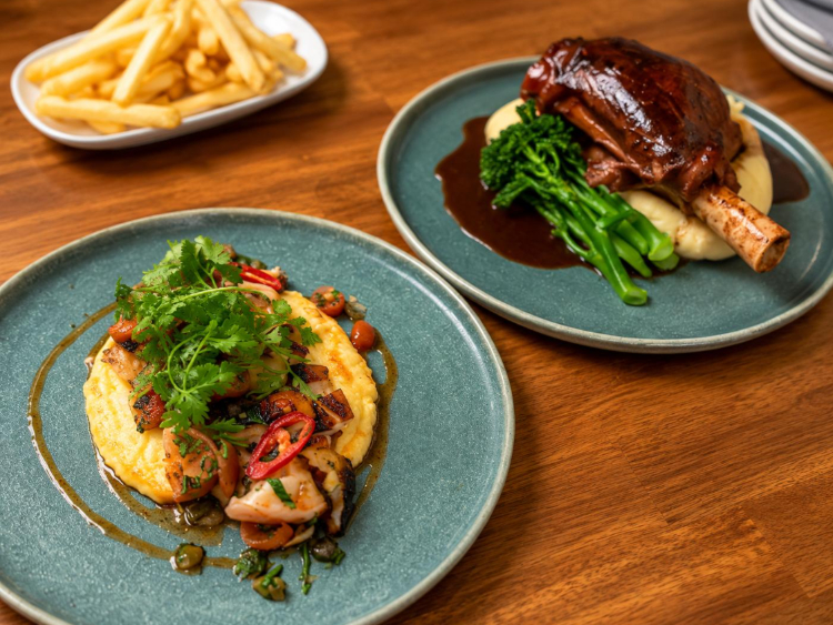 Castello Cafe Bar slider image