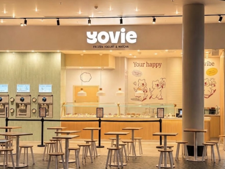 Yovie Frozen Yoghurt & Matcha slider image