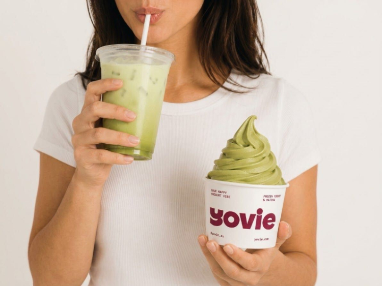 Yovie Frozen Yoghurt & Matcha slider image