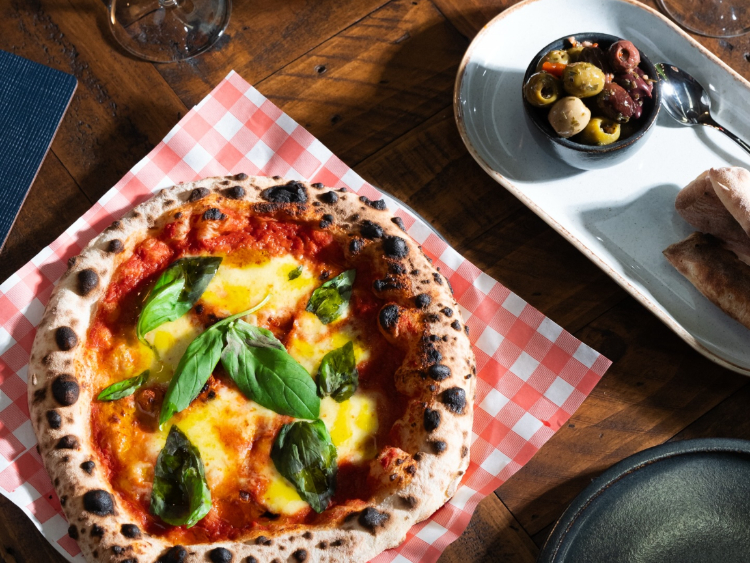 Larry's Pizzeria & Cocktail Bar slider image