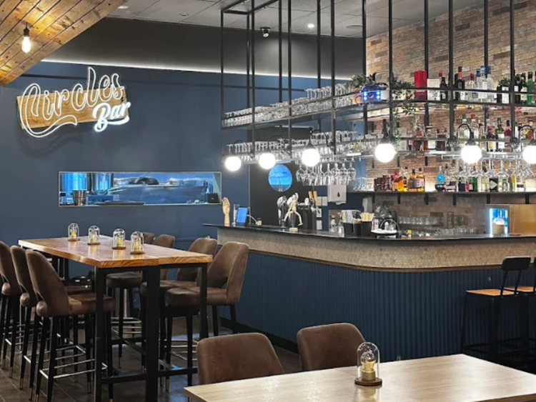 Circles Bar & Restaurant slider image