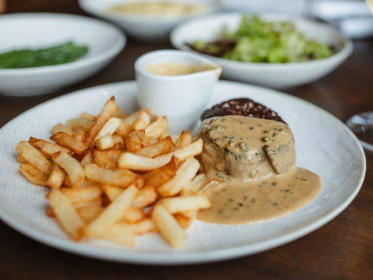 Herve's Restaurant and Bar slider image