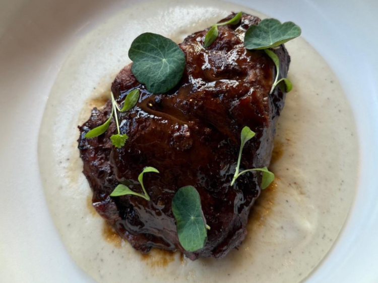 Herve's Restaurant and Bar slider image