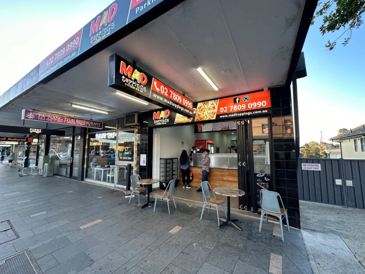 Mad Toppings - Castle Hill slider image