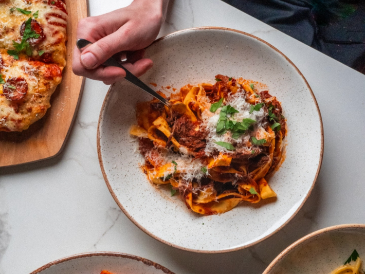 Deano's Bar & Restaurant slider image