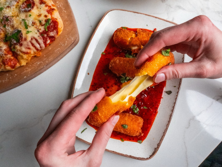 Deano's Bar & Restaurant slider image