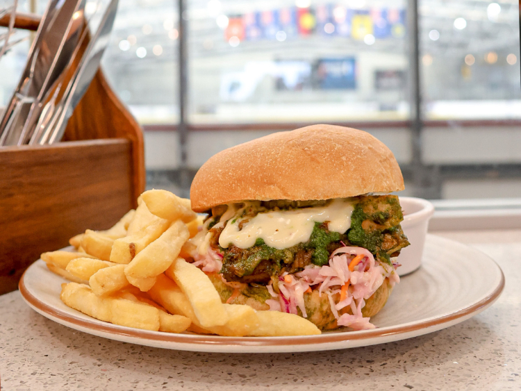 Cabin 401 Bar & Grill slider image