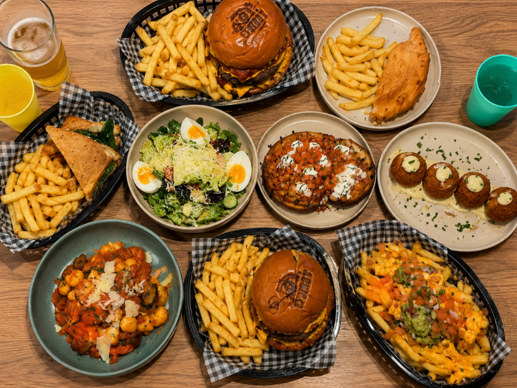 D'Nest Bar & Restaurant slider image